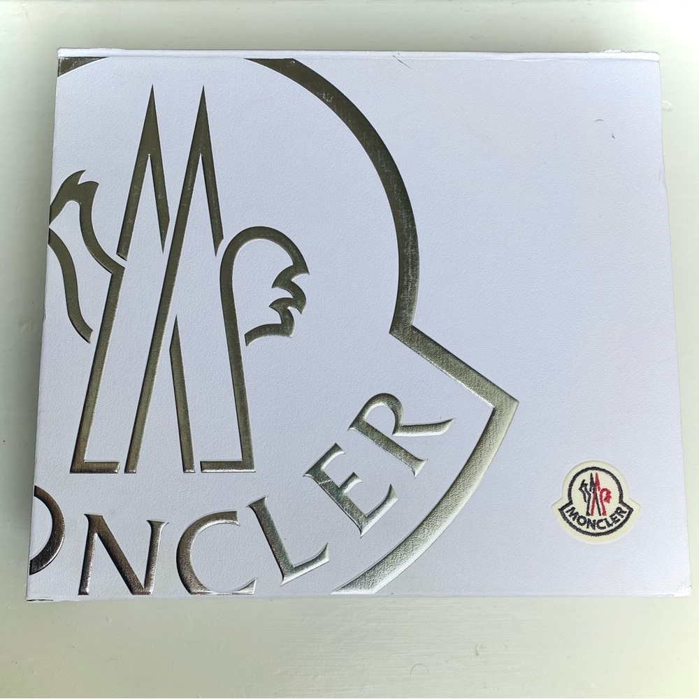Authentic Moncler Red Wool Beanie with gift box - Picture 6 of 7